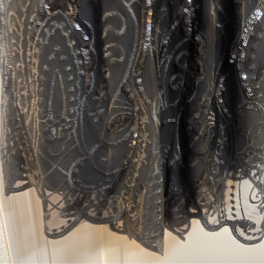 VENUS Black Sequin Lace Romper (US 8) V-Neck Flutter Sleeve Scallop Hem - Picture 4 of 11